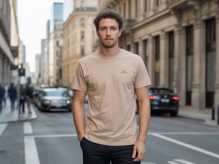 Crew neck t-shirt : pourquoi ce basique est un incontournable du vestiaire masculin
