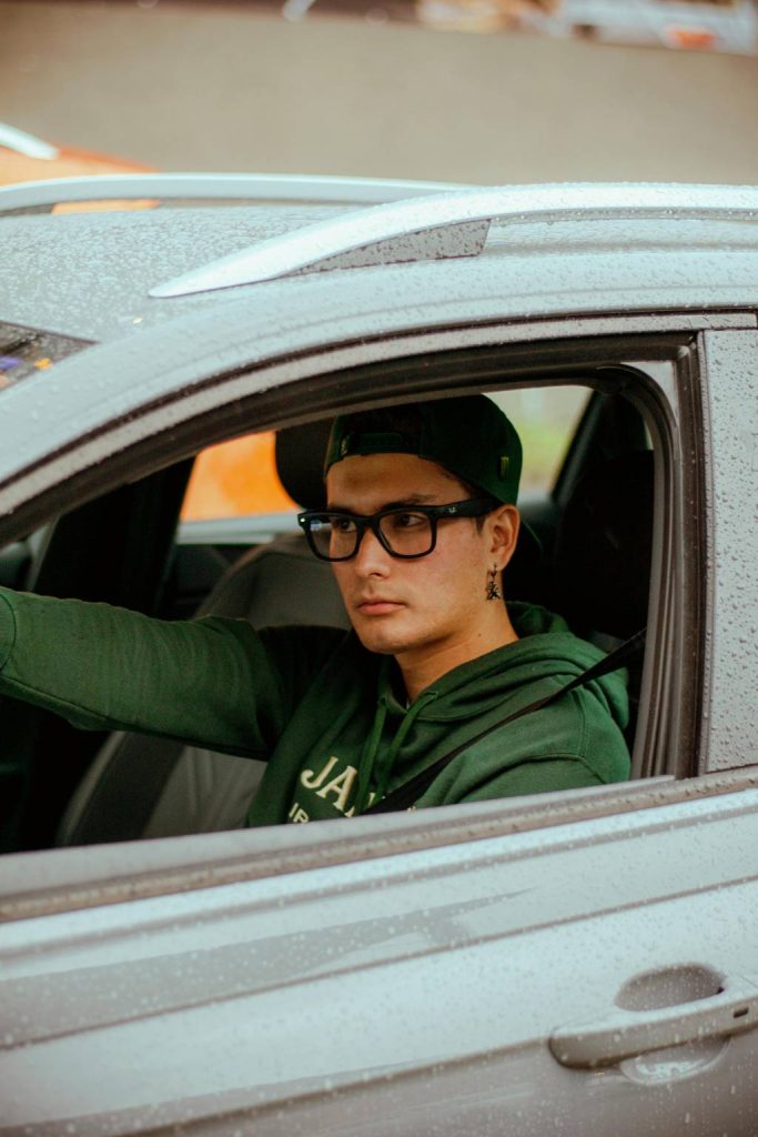 Jeune conducteur : optimiser sa responsabilité civile auto à petit budget