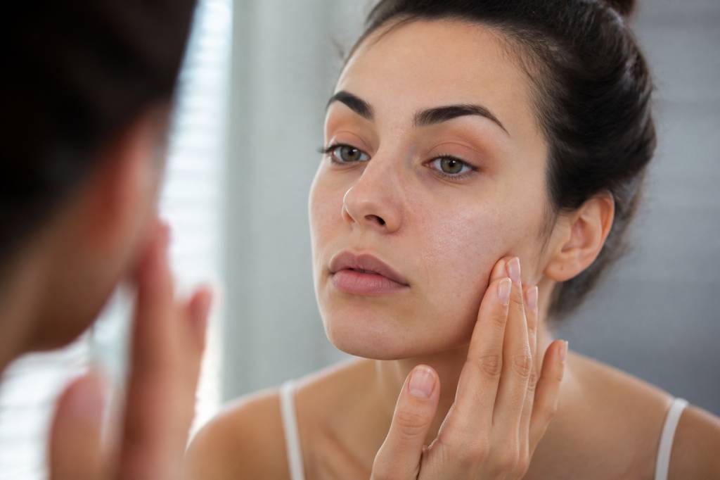 Pores in skin : causes, soins et solutions pour une peau plus lisse Pores in skin : causes, soins et solutions pour une peau plus lisse
