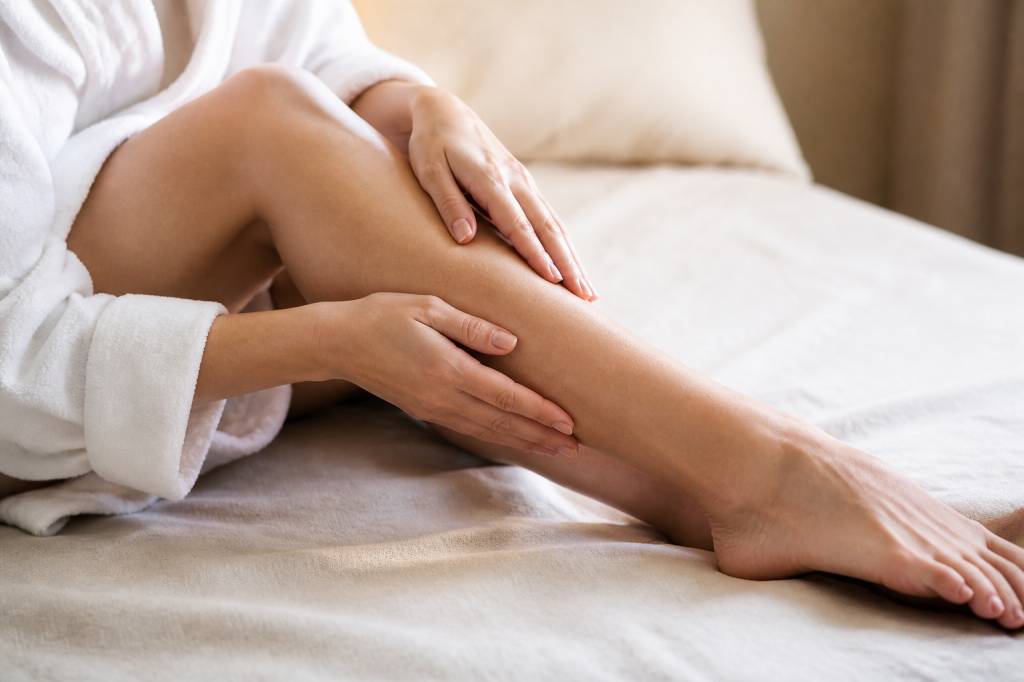 Peau jambes seche : causes, soins et conseils pour retrouver une peau douce Peau jambes seche : causes, soins et conseils pour retrouver une peau douce