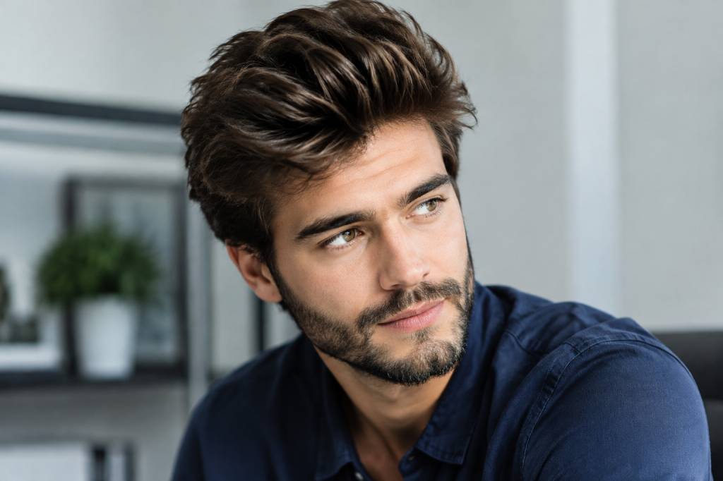 Cheveux homme epais : les meilleures coupes et astuces pour les coiffer Cheveux homme epais : les meilleures coupes et astuces pour les coiffer
