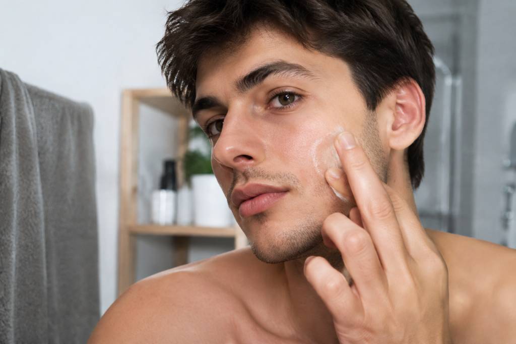 Comment enlever un bouton rapidement : les gestes qui aident à réduire l’inflammation Comment enlever un bouton rapidement : les gestes qui aident à réduire l’inflammation