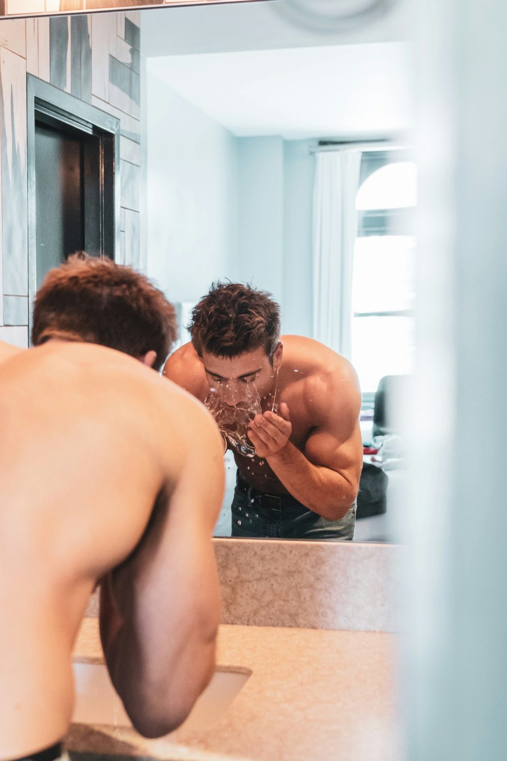 Soins homme pour visage et corps : 4 produits classés par actif et par zone